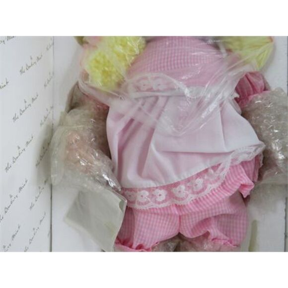 The Danbury Mint Sarah Michelle Porcelain Cabbage Patch Doll 2006 - Picture 6 of 8